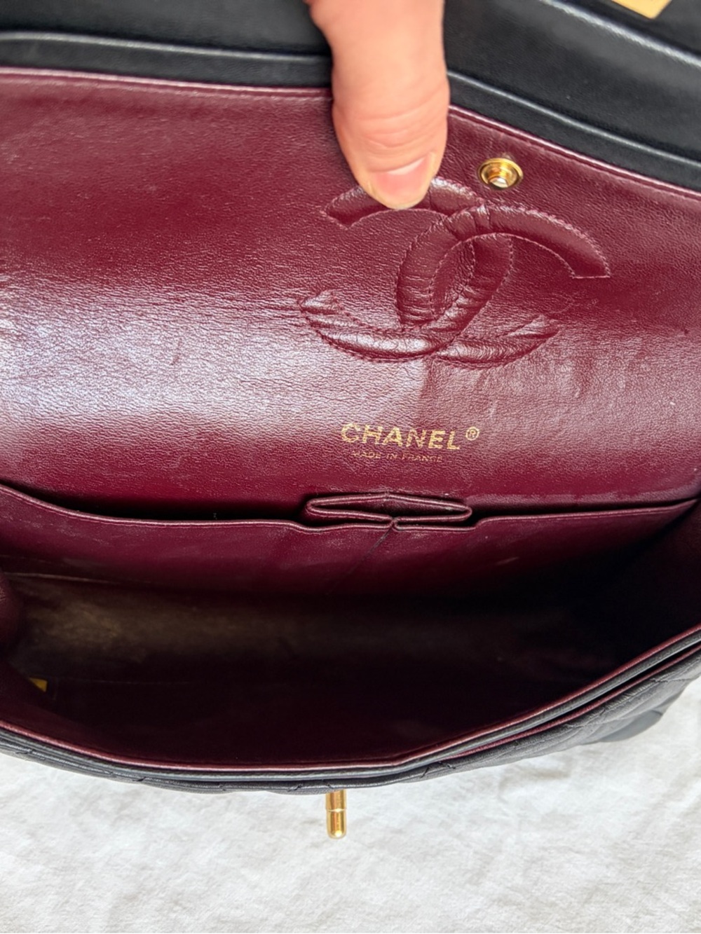 CHANEL Black Quilted Shoulder Bag with Gold Hardware - Picture 4 of 12